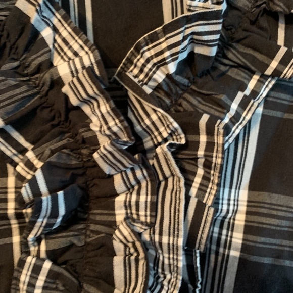 Worthingtom stretch ruffle button down. Worn 3x. Great for the‎ holidays. - Picture 3 of 4